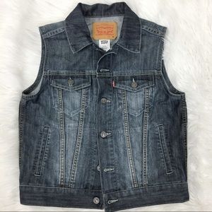 THIS IS A LADIES SMALL. LABELED WRONG.